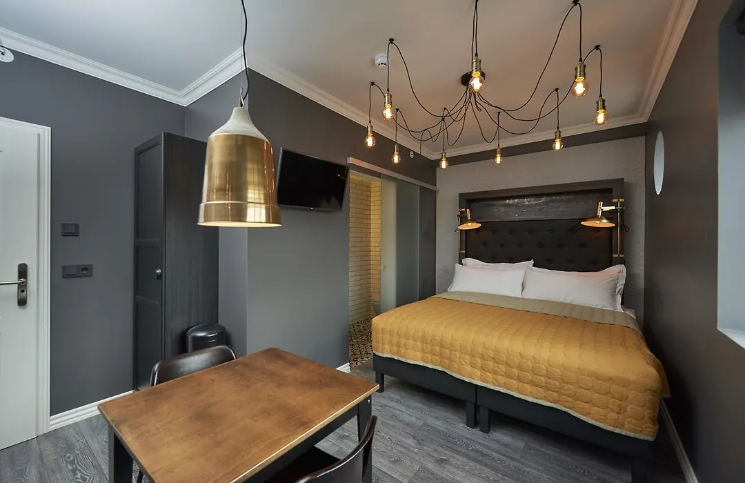 Hotel 105 - A Townhouse 3*